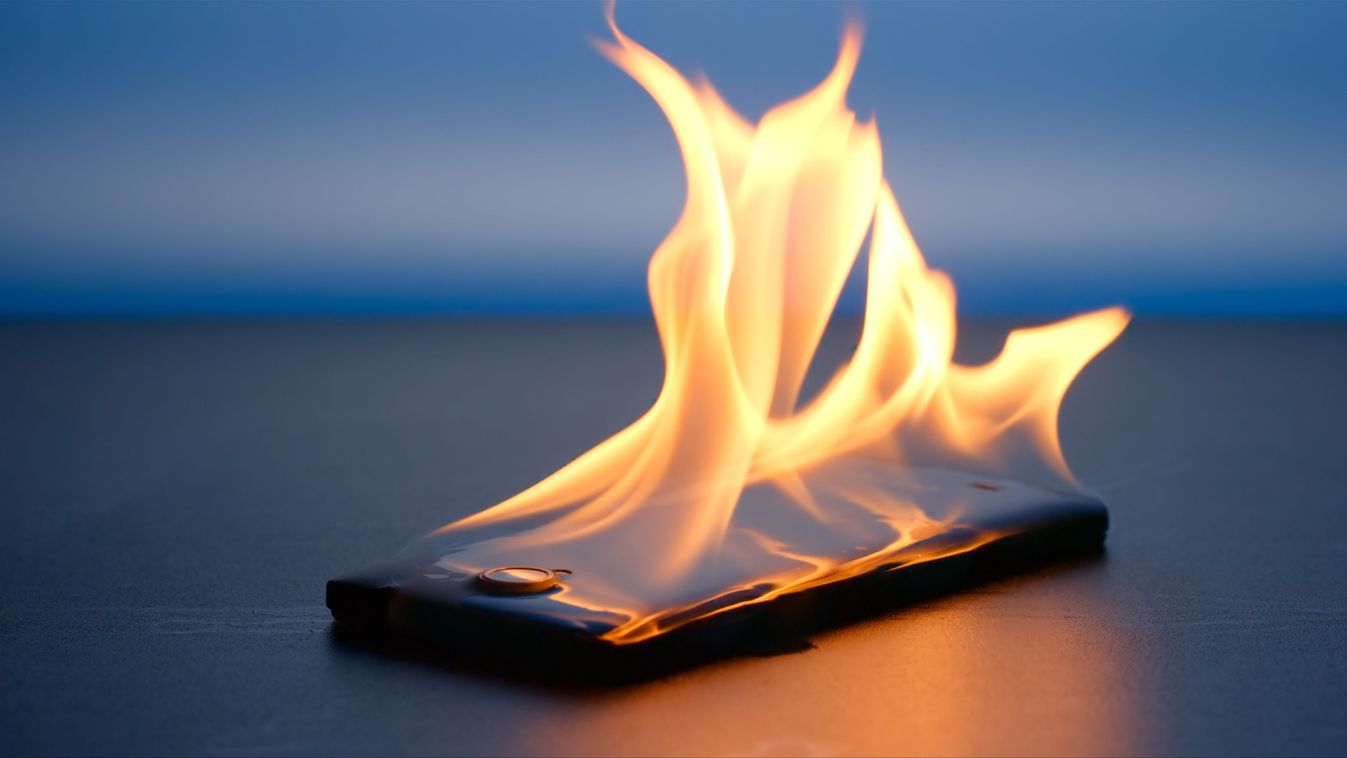 Csökkenti az akku élettartamát, ha éjszakára tölteni hagyjuk a mobilt?
