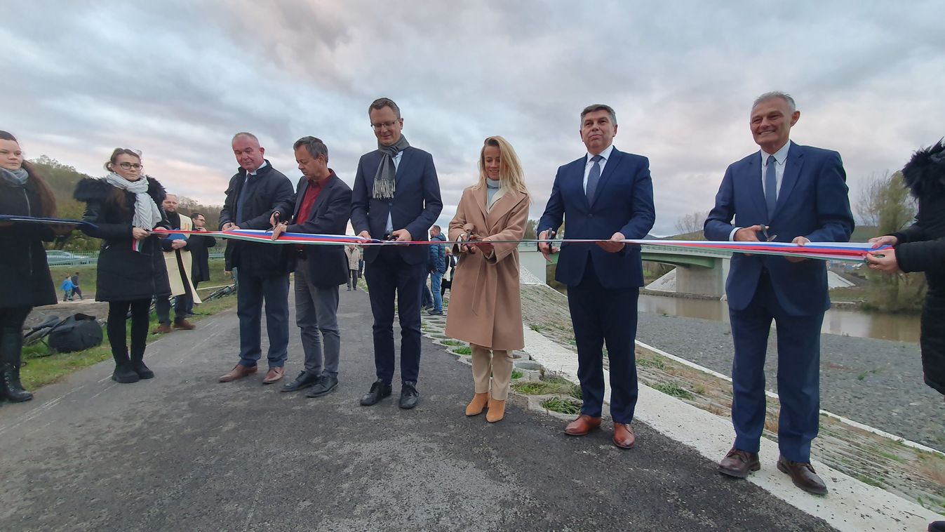 Kerékpárral a magyar-szlovák határon innen és túl: átadták a Bike Paradise-t