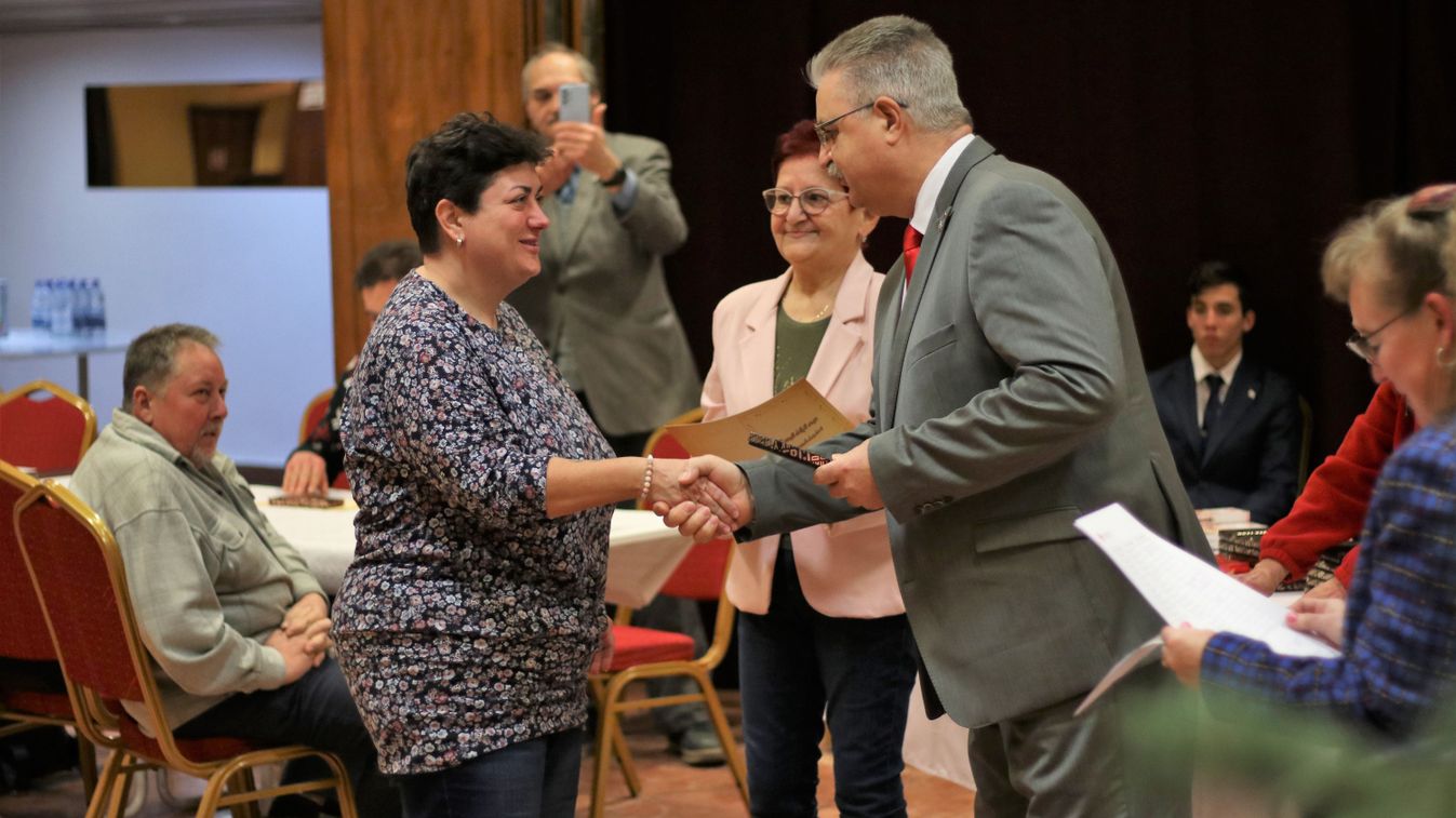 Jubiláló véradók kaptak kitüntetést Dorogon +fotók