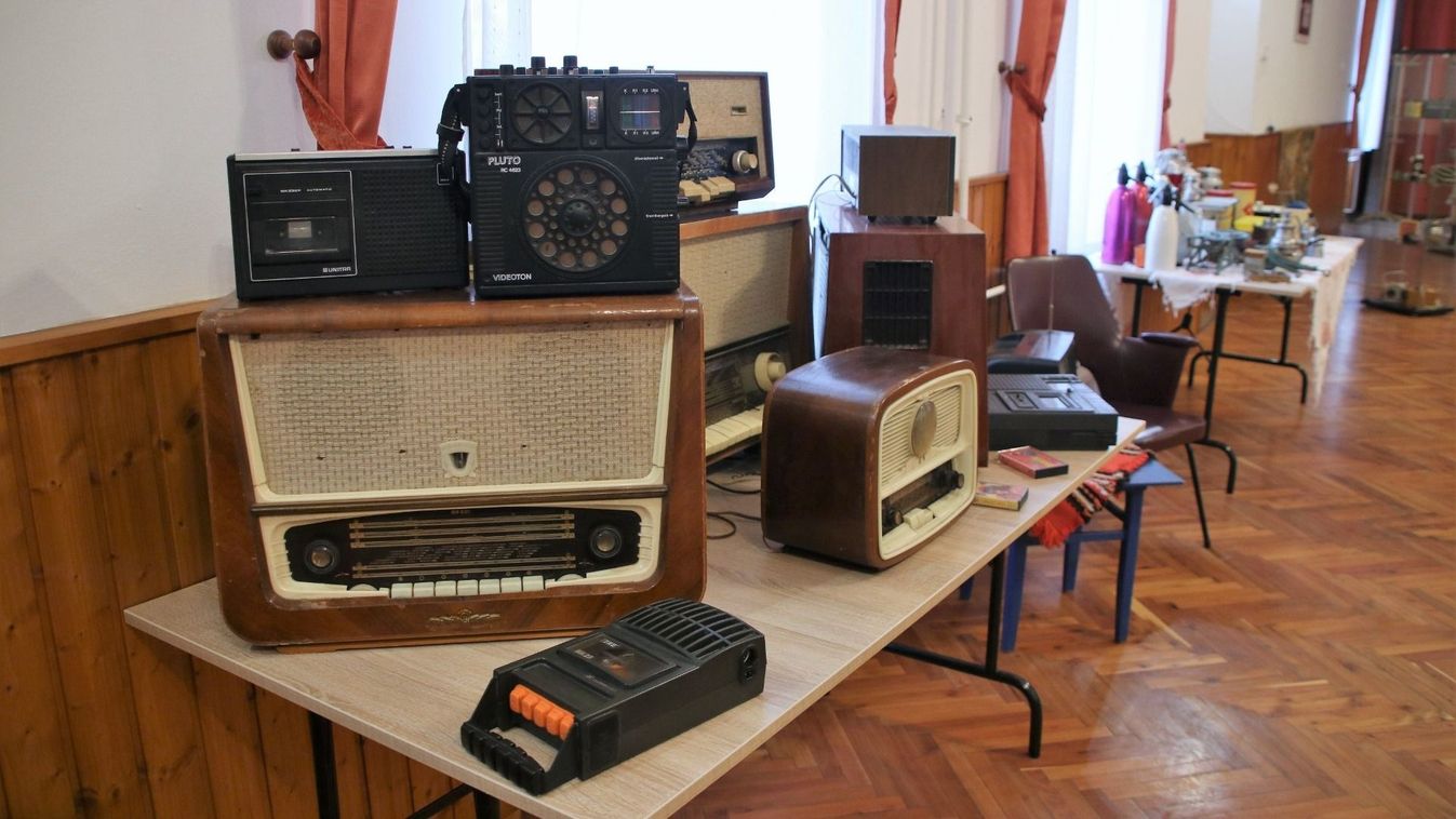 Kitört a bajnai retróláz: újra menő lett a Szokol, a Commodor és a tárcsás telefon is