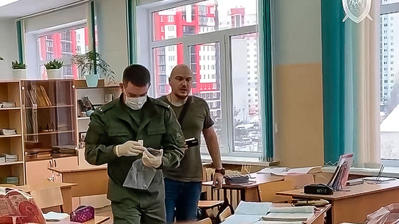 Letartóztatták a brjanszki iskolában lövöldöző lány apját