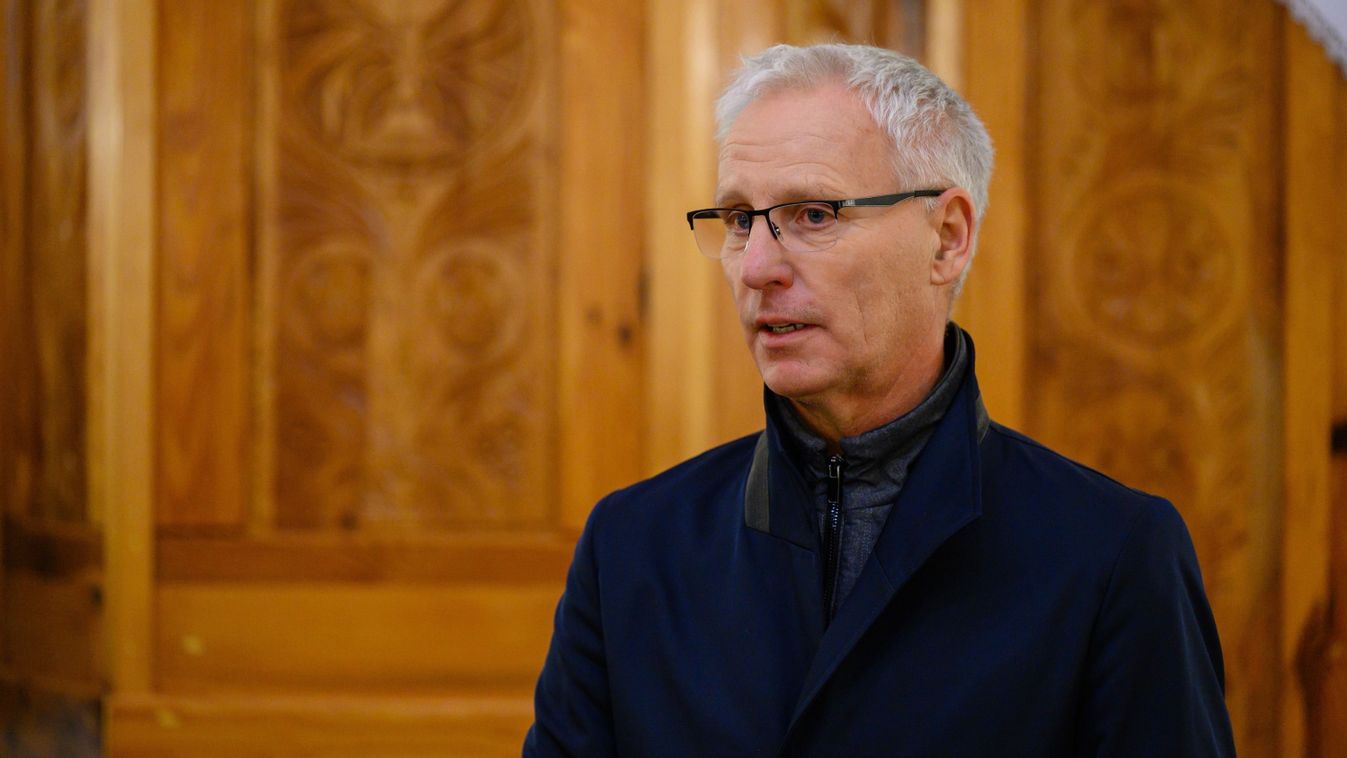Soltész Miklós: a békességet tartjuk a legfontosabbnak