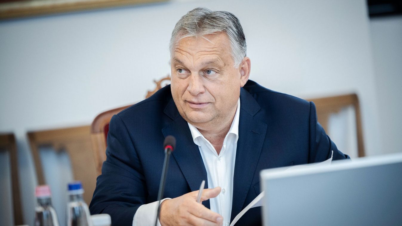 Politikusok tippeltek, hogy meddig tart az év első kormányülése (videó)