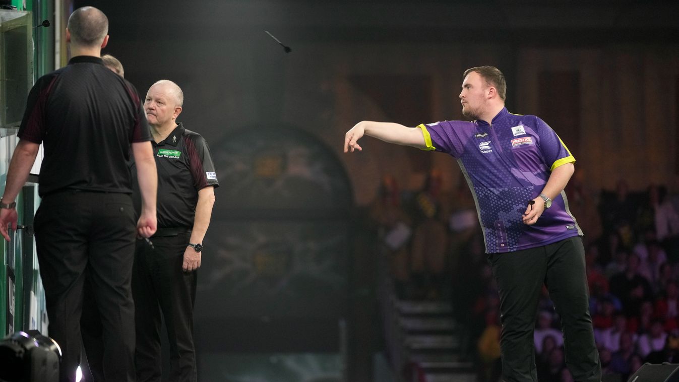 Littler lett a legfiatalabb dartsjátékos, aki kilencnyilast dobott