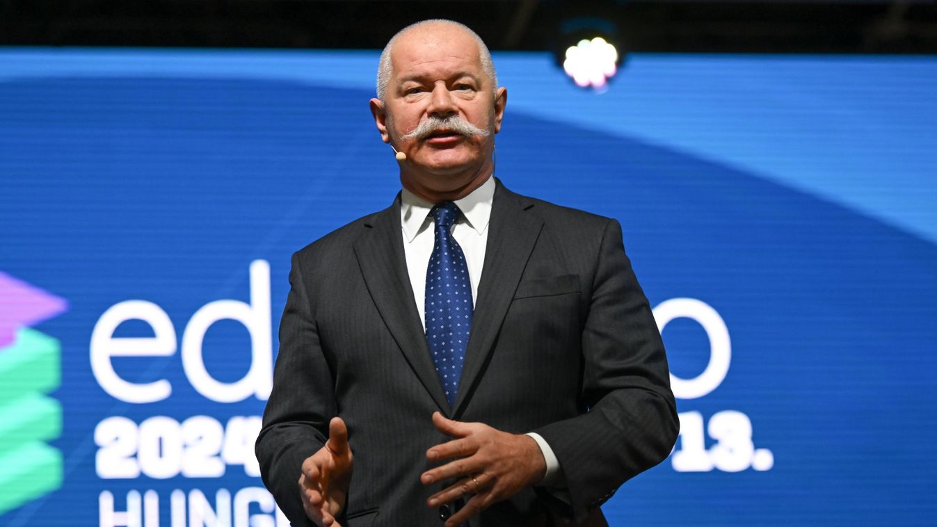 Csák János: aki Magyarországon tanulni kezd, annak biztosan lesz állása