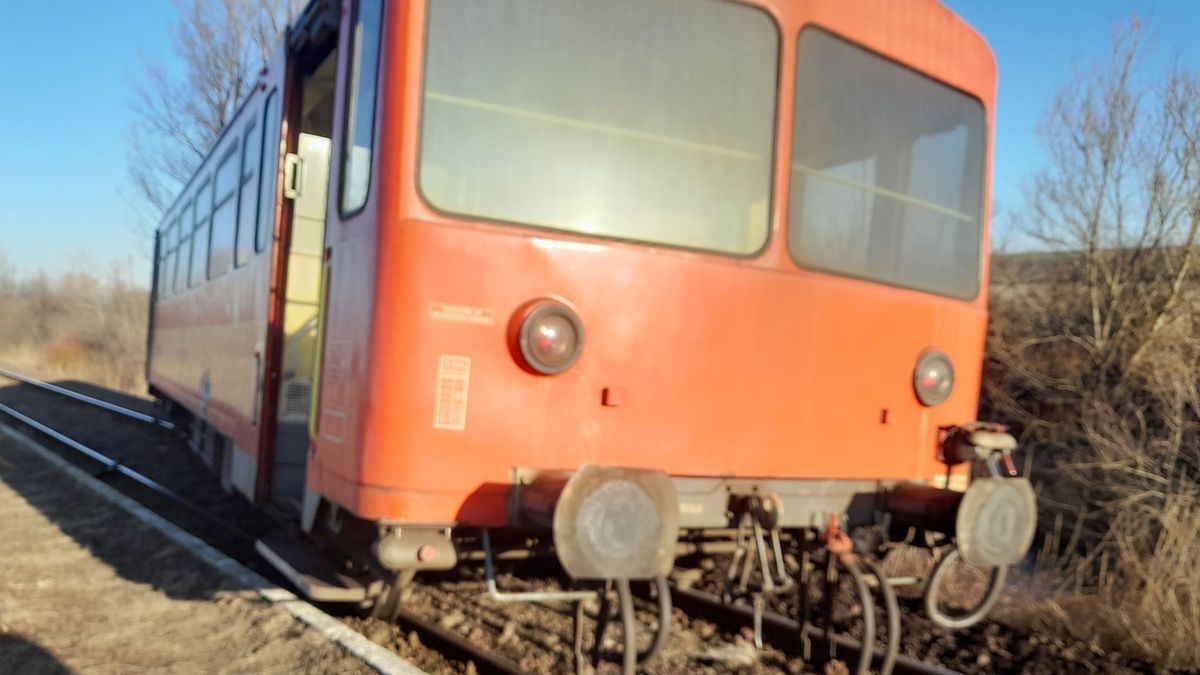 Kisiklott egy vonat a Komárom és Székesfehérvár közötti vonalon