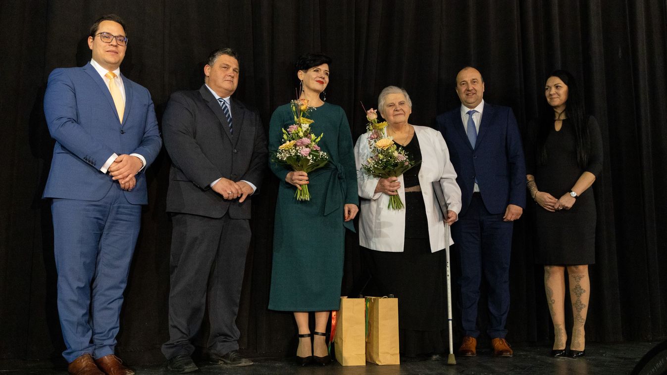 Komárom kulturális életét gazdagítja tevékenységük: karnagyot és könyvtárost is díjaztak +fotók