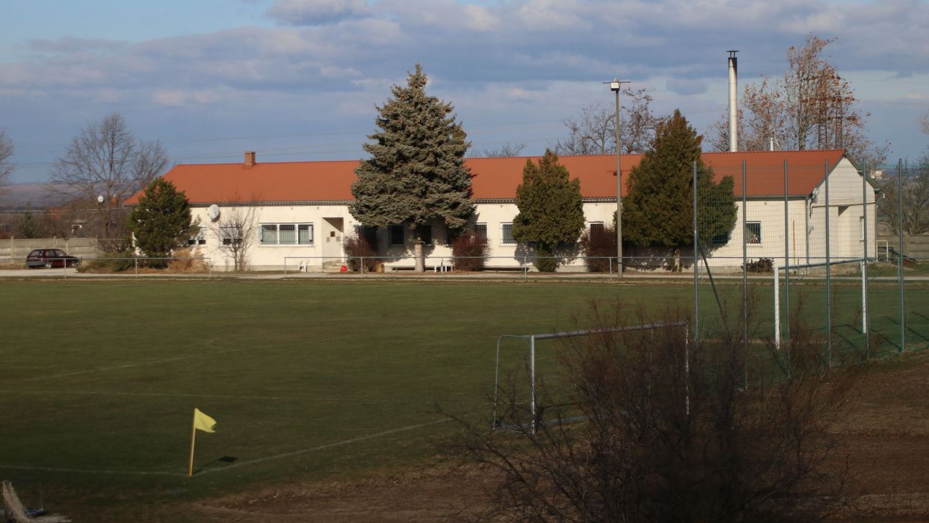 Elektromos hálózatfelújítást végeztek a lábatlani futballcsapat klubházában