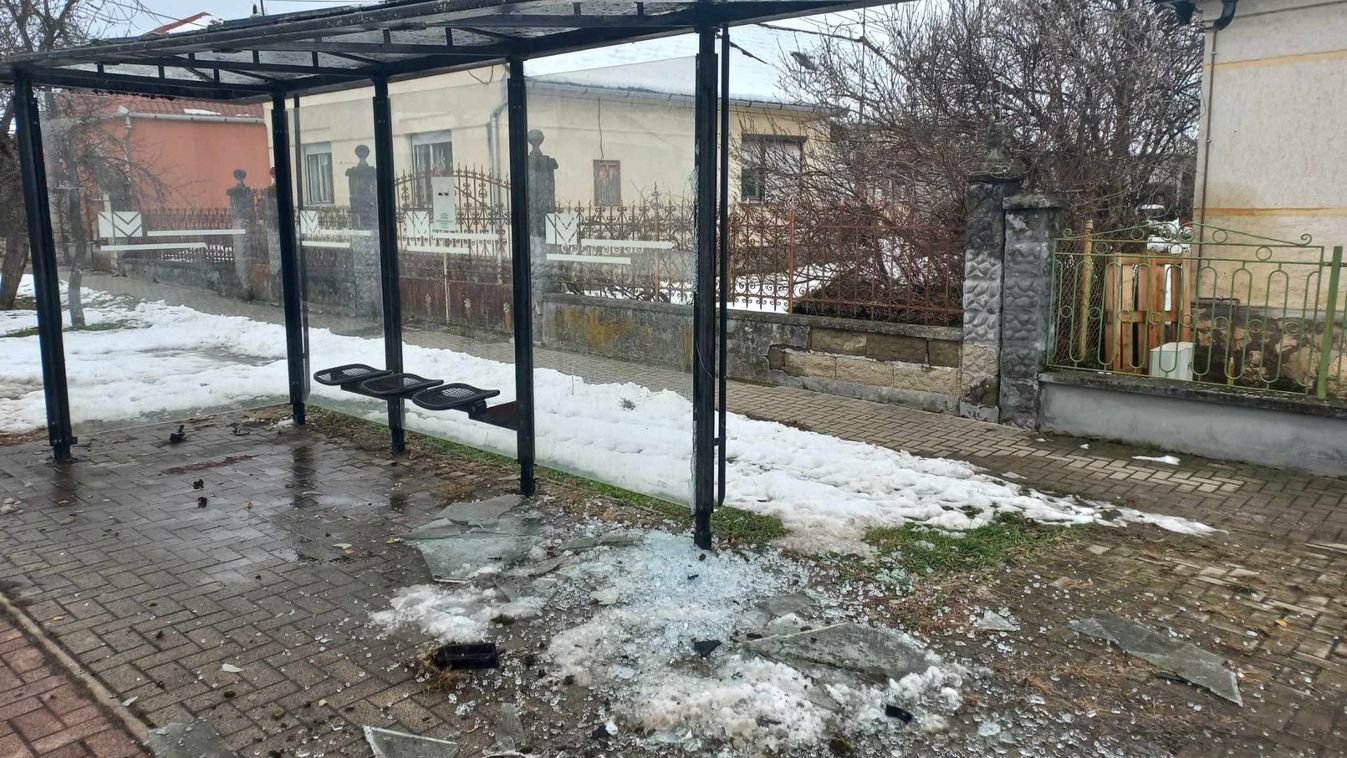 Már javítható az a kár, amit egy felelőtlen sofőr okozott Császáron