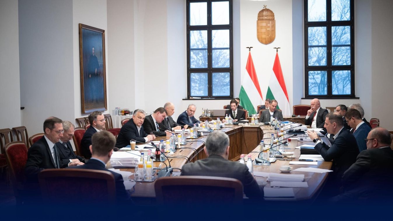 Orbán Viktor az idei első kormányülésről jelentkezett
