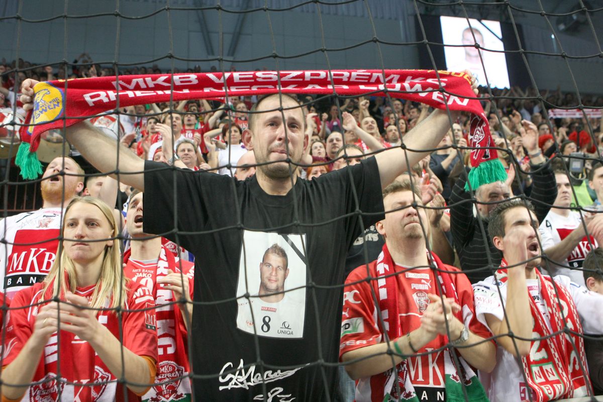 Veszprémi játékosok (a kép jobb szélén Uros Vilovski) az Ademar león elleni Bl-meccsen marian cozma