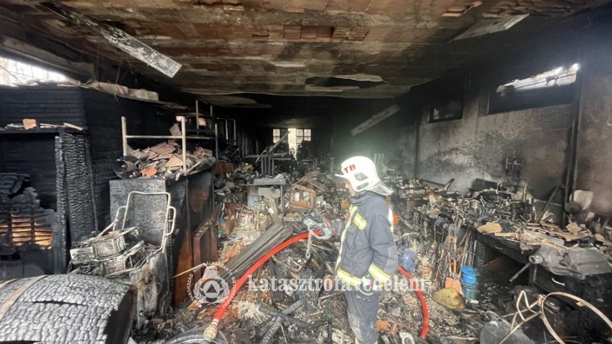 Helyszíni fotók: óbaroki tűzesetnél segítettek a tatabányai tűzoltók