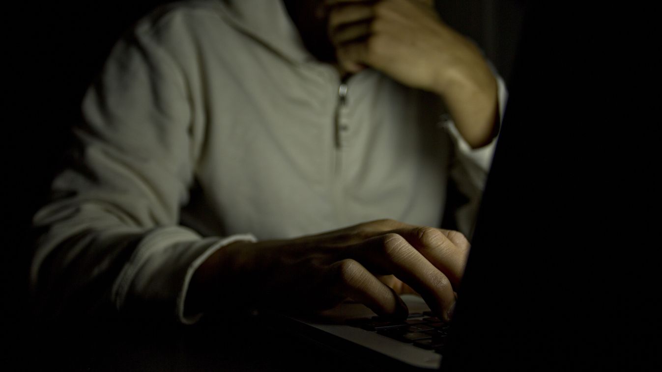 Több tízezer gyermekpornográf felvételt találtak egy makói férfinél