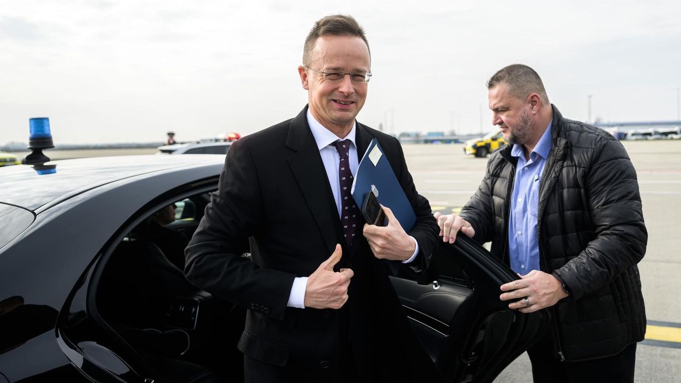Szijjártó Péter: a visegrádi négyek hitet tettek az együttműködés folytatása mellett (videó)