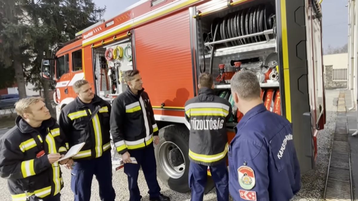 Videón a Tatabányai tűzoltók találkozása Aquamannel