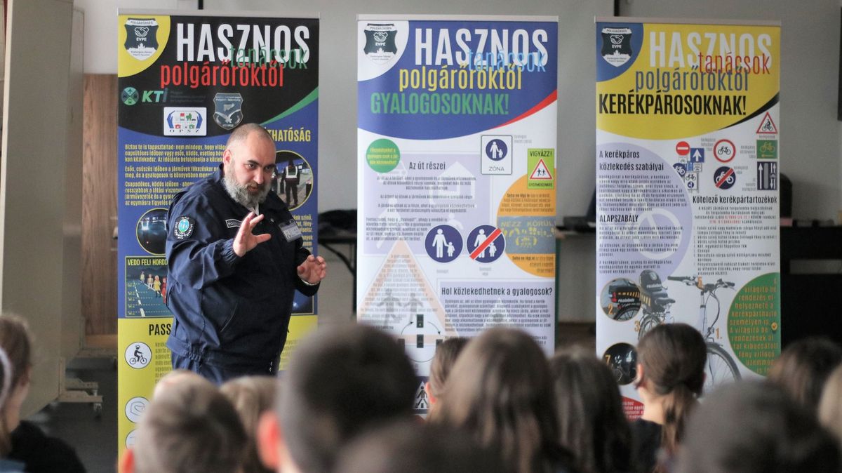 Ha nem figyelünk, akár az utak mentén, akár az interneten könnyen áldozattá válhatunk. Ezért is fontos, hogy az általános iskolások is megfelelő képzésben részesüljenek, az új ismeretek, tudás által pedig kellően körültekintőek és óvatosak lehetnek egy-egy szituációban.