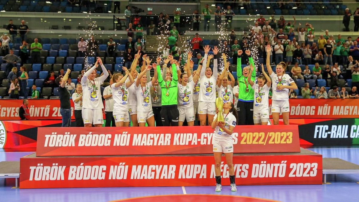 A Ferencváros vihette haza legutóbb a Magyar Kupa trófeáját Tatabányáról