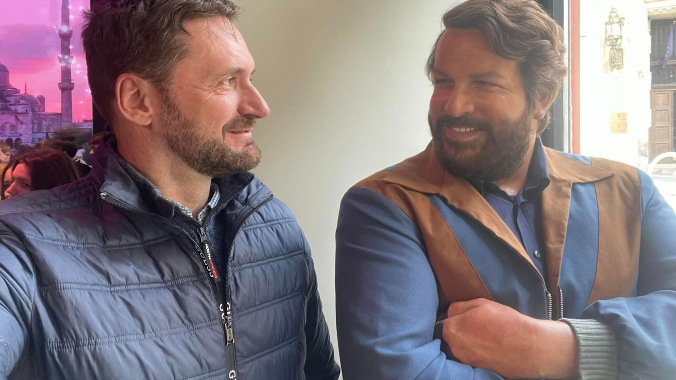 Bud Spencer mellett a tatabányai képviselő