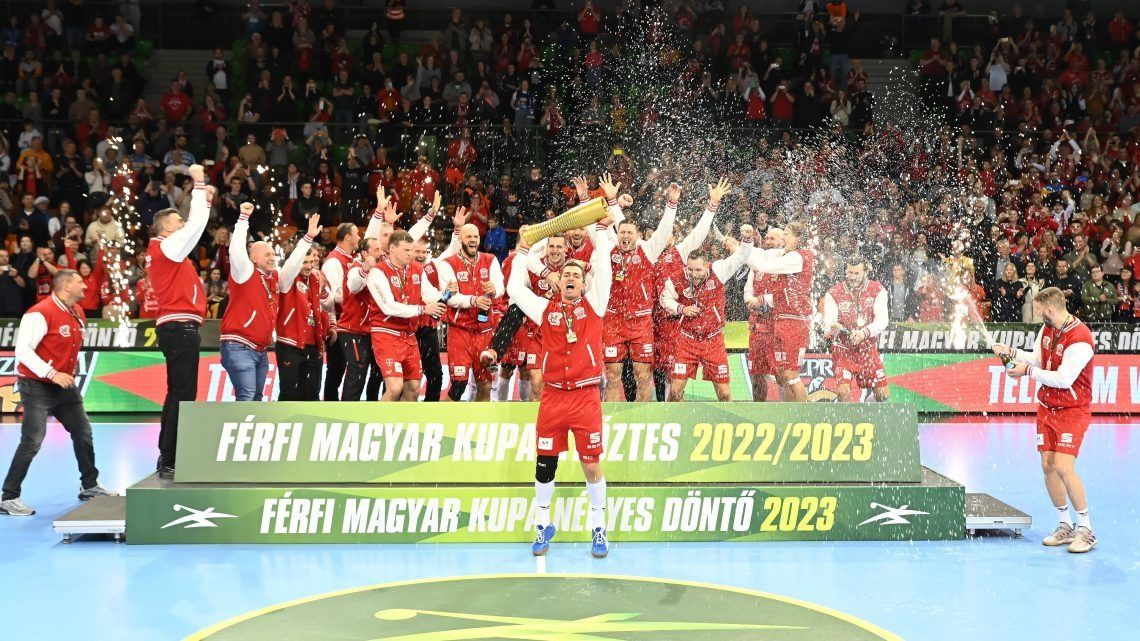 A Telekom Veszprém csapata tavaly már harmincadik alkalommal emelhette magasba a Magyar Kupa serlegét