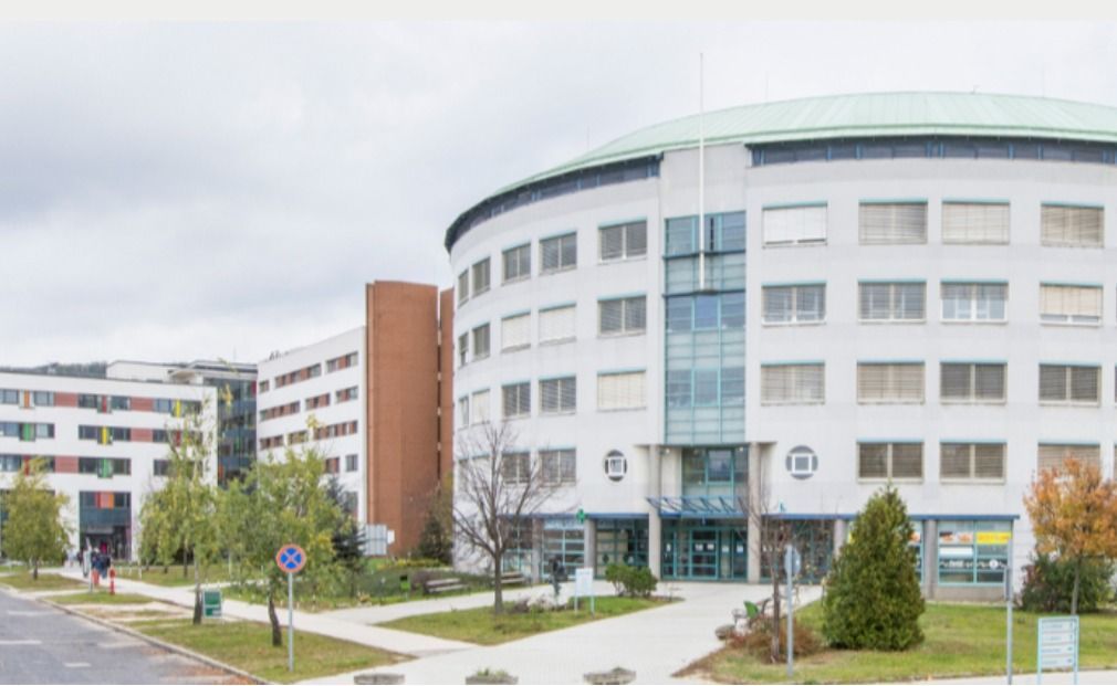 A tatabányai kórház L épületében található szakrendeléseket érinti a változás