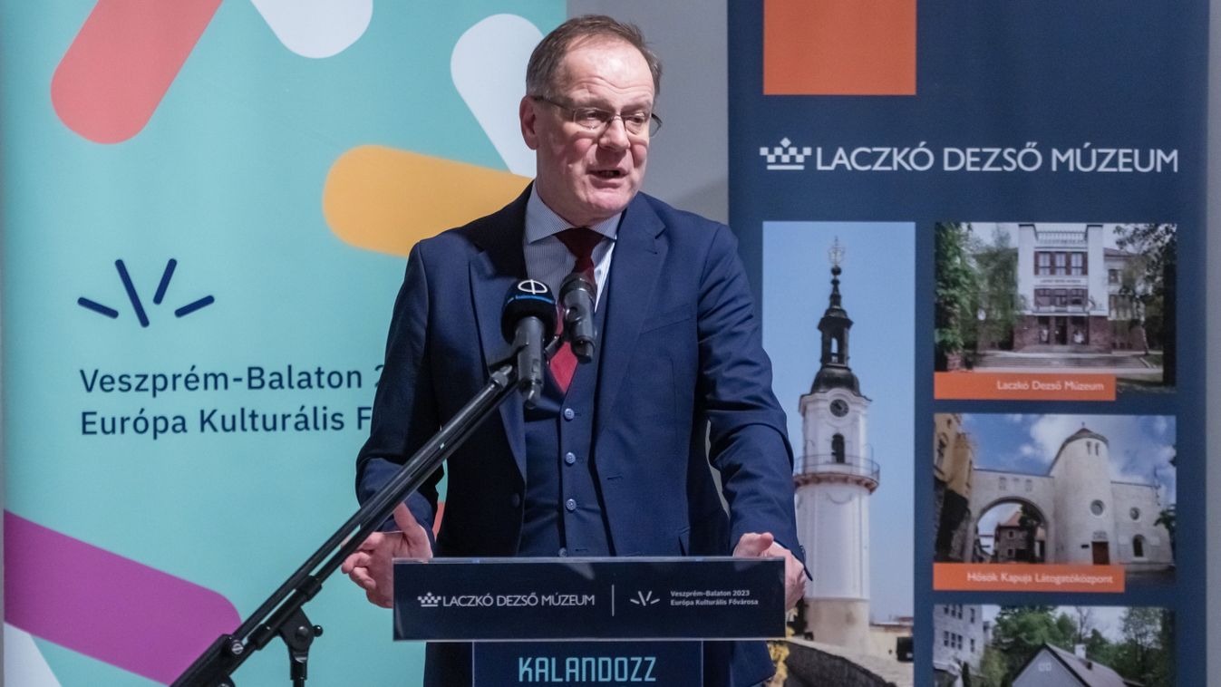 Navracsics Tibor: a most felszabadított uniós forrás jó része a pedagógusok bérének emelésére megy