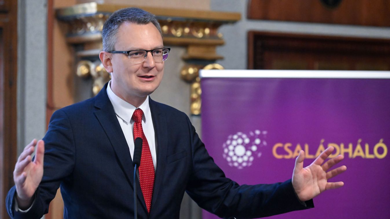 Rétvári Bence: többnapos komplex vizsgálat alá vetik a gyermekvédelmi intézmények vezetőit