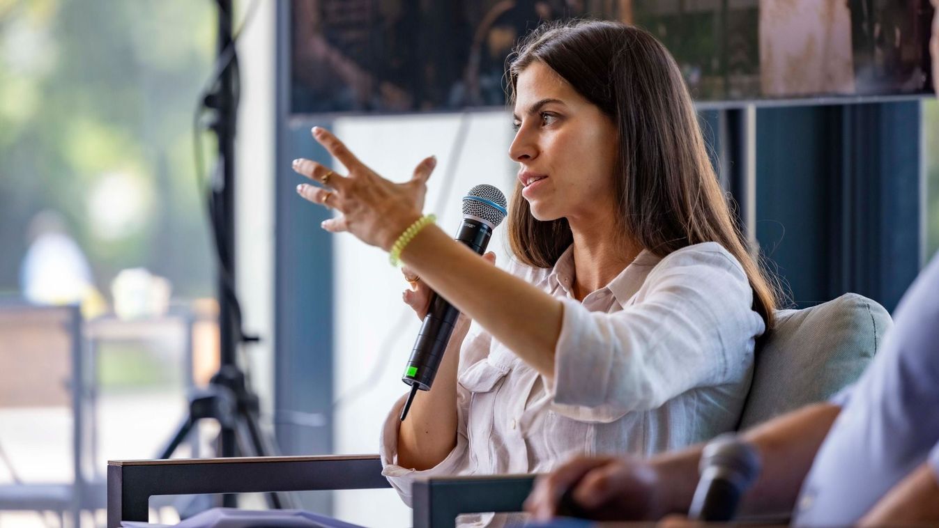 Szentkirályi Alexandra: indul a kamuméter (videó)