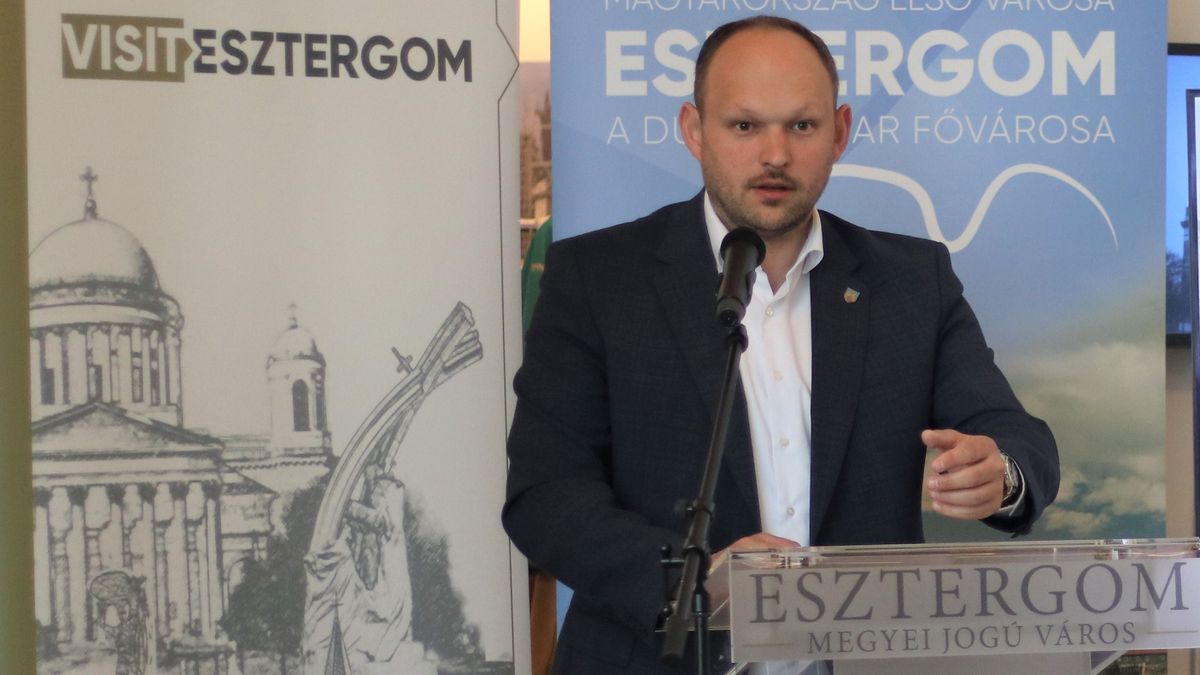 Hernádi Ádám (Fidesz-KDNP) polgármester a közösségi oldalán számolt be arról, hogy újra lesz mozi Esztergomban. A Bástya áruházban.
