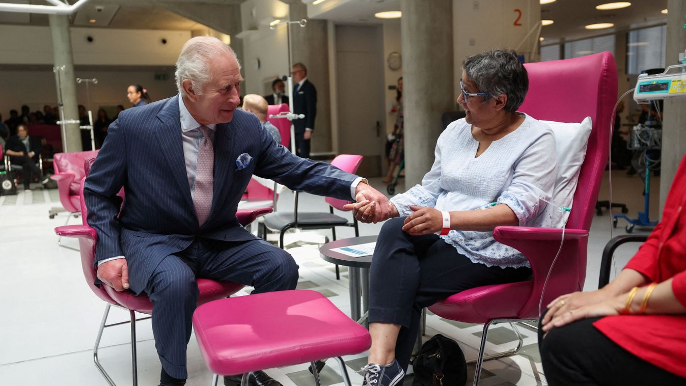 III. Károly király visszatért: egy londoni onkológián jelent meg először nyilvánosan a diagnózisa óta