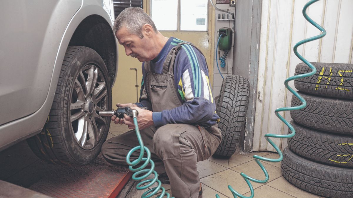 A meleg idő beköszöntével itt az ideje lecserélni a téli gumikat