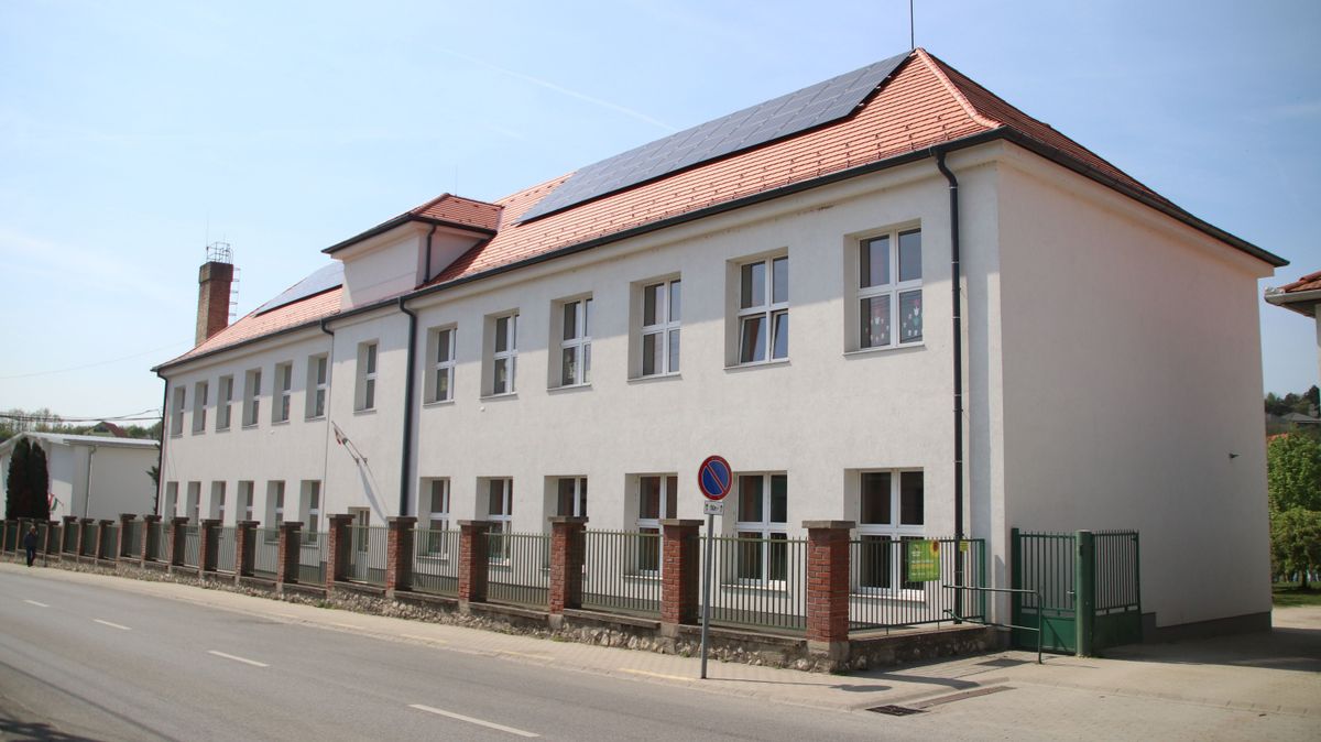Újabb lépést tett az intézmény a fenntarthatóság felé vezető úton. A Csolnoki Német Nemzetiségi Általános Iskola épületében nyáron újabb energiahatékonyságot növelő fejlesztések valósulnak meg.