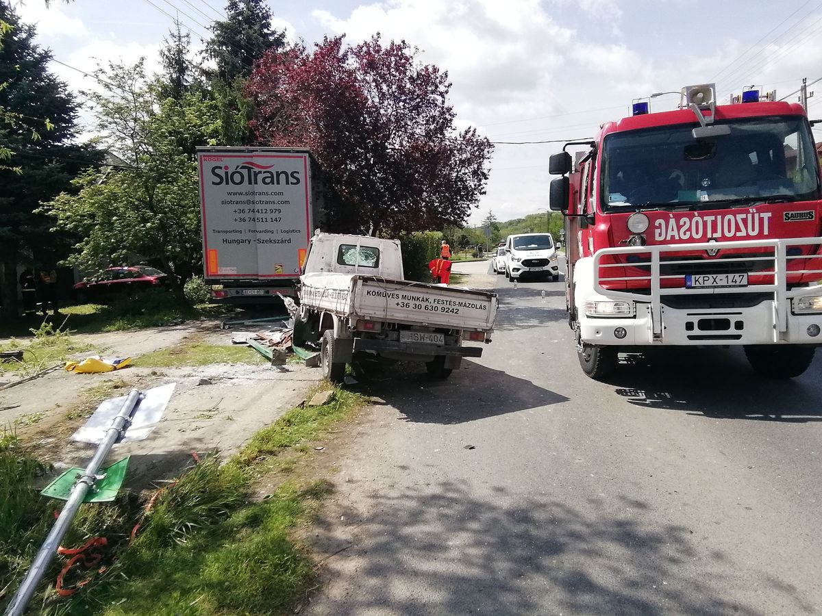 Kamion és kisteherautó ütközött péntek délelőtt Környén baleset