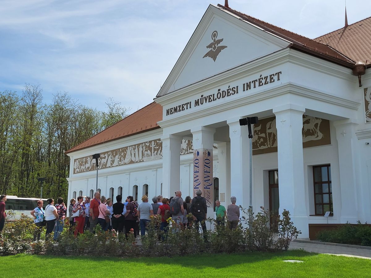 Lakitelken jártak a tardosiak. A Petőfi Kulturális Programnak köszönhetően utazhattak a Bács-Kiskun vármegyei településre. 
