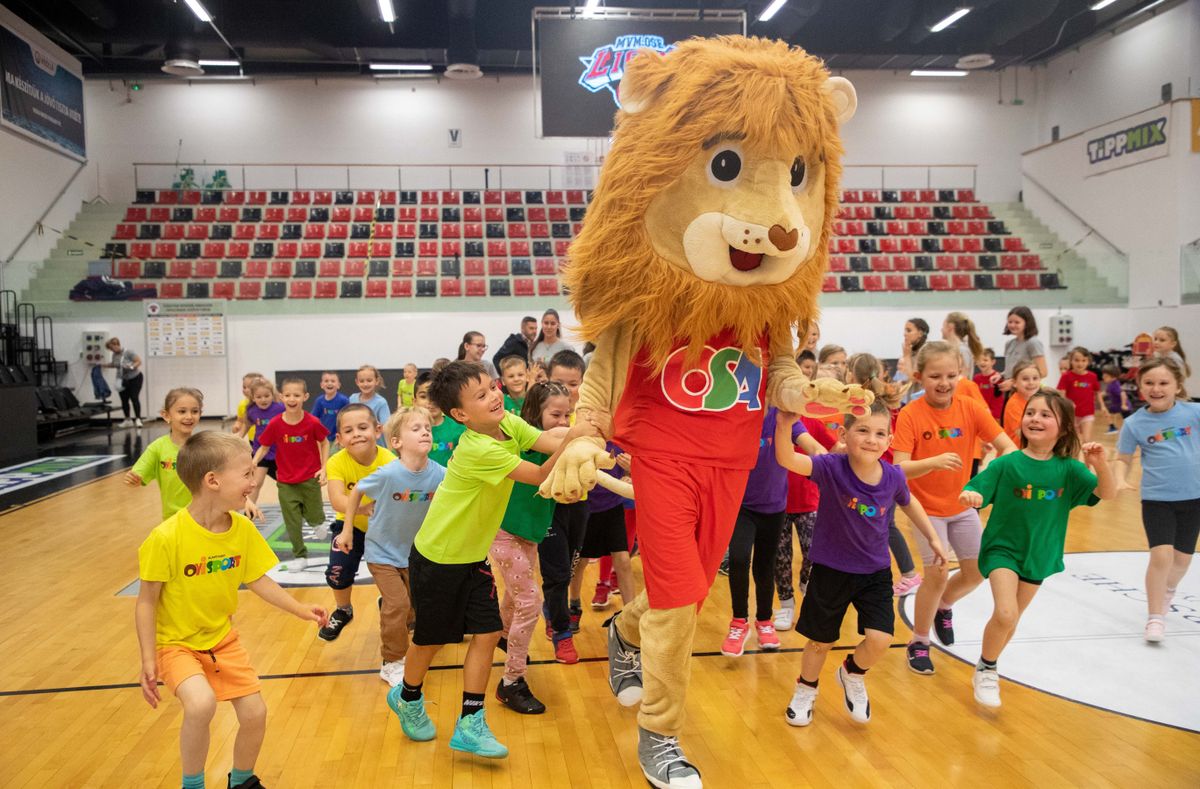 Óvodás gyermekek lepték el az MVM-OSE Lions pályáját. A kis versenyzők mindent beleadtak a feladatok elvégzésénél, az esemény végén még a csapat kabaláját is megkergették.