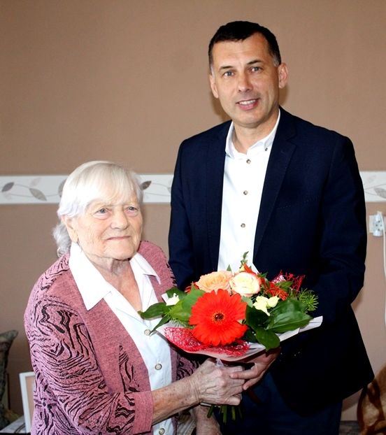 Emma nénit születésnapja alkalmából köszöntötte Sinkovicz Zoltán polgármester