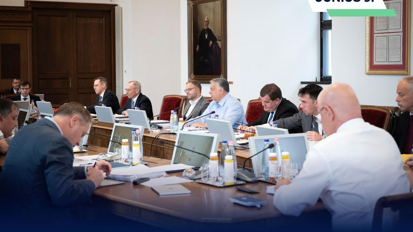 Orbán Viktor: a kormány munkában