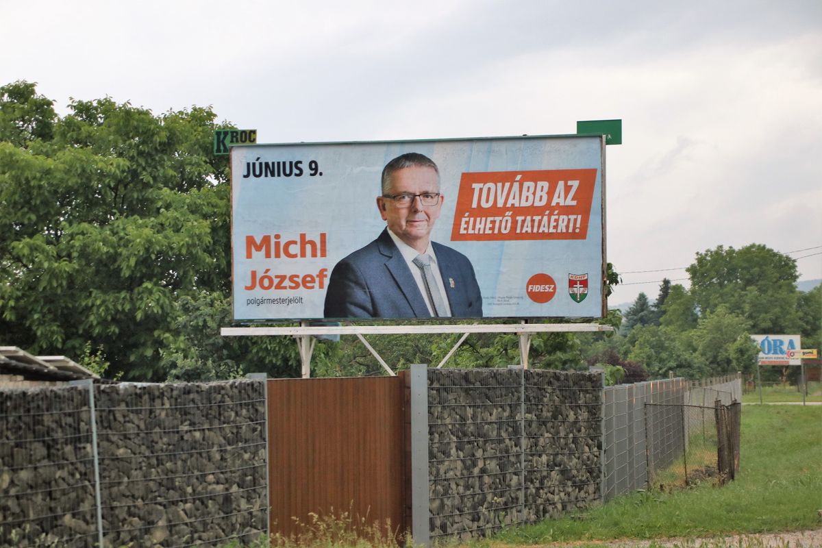 Táton hirdeti óriásplakát, hogy szavazzanak a tatai polgármesterre. Michl József egyébként természetesen továbbra is Tatán indul immár 5. alkalommal a polgármesteri posztért. 