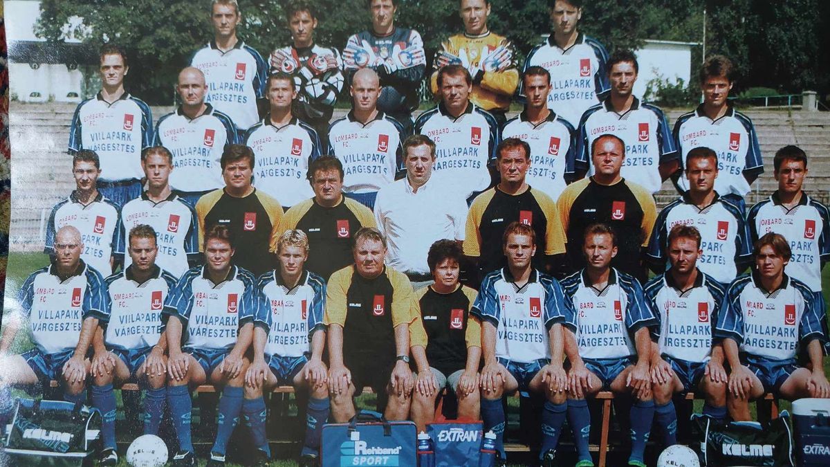A Lompbard FC Tatabánya csapata az 1999/2000-es szezonban