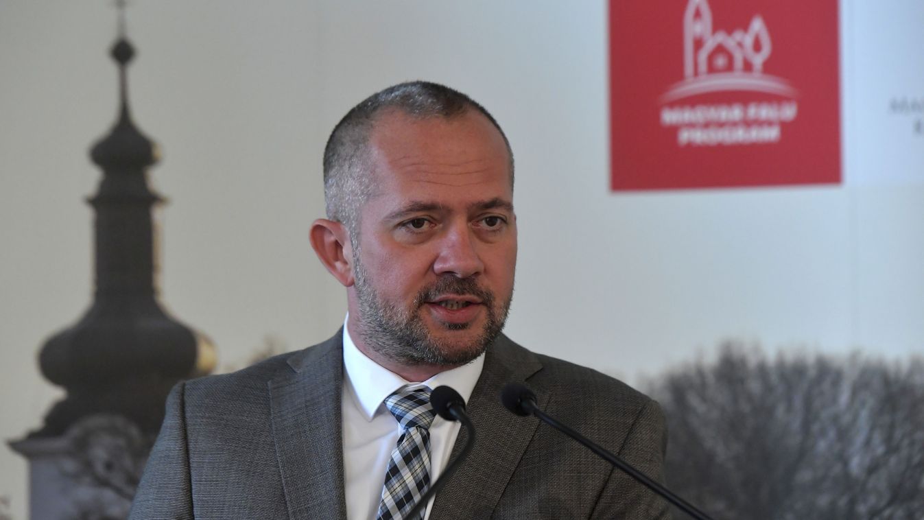 Gyopáros Alpár: több mint 3200 utcát újítottak fel és 1300 járdaszakasz újult meg a Magyar falu program keretében