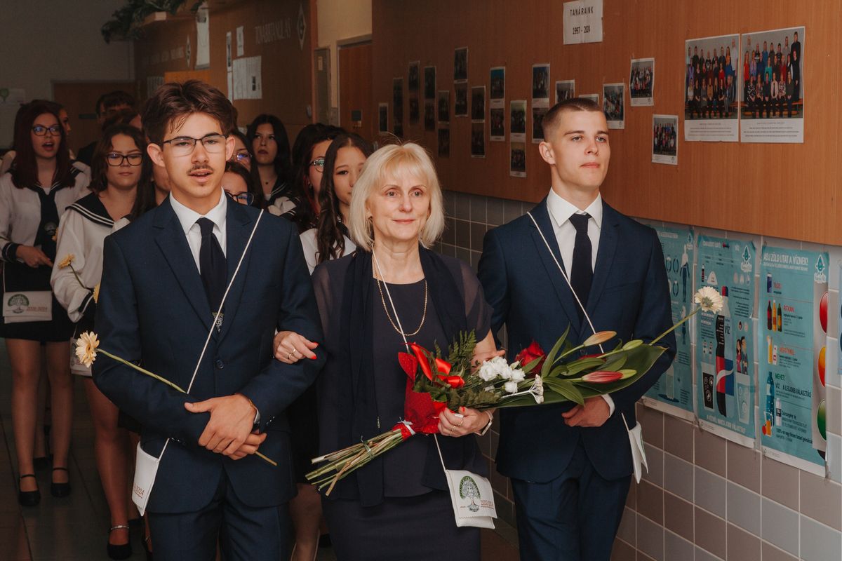 Végzős diákokat köszöntöttek Oroszlányban