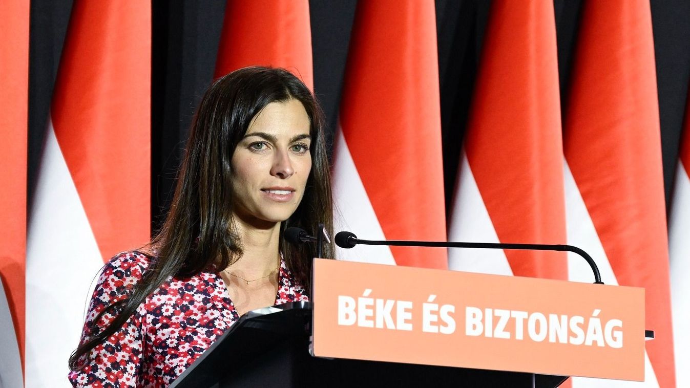 Szentkirályi Alexandra takarítást rendezne a Városházán (videó)