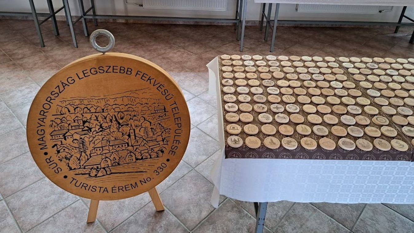 A turistaéremé volt a főszerep Súron