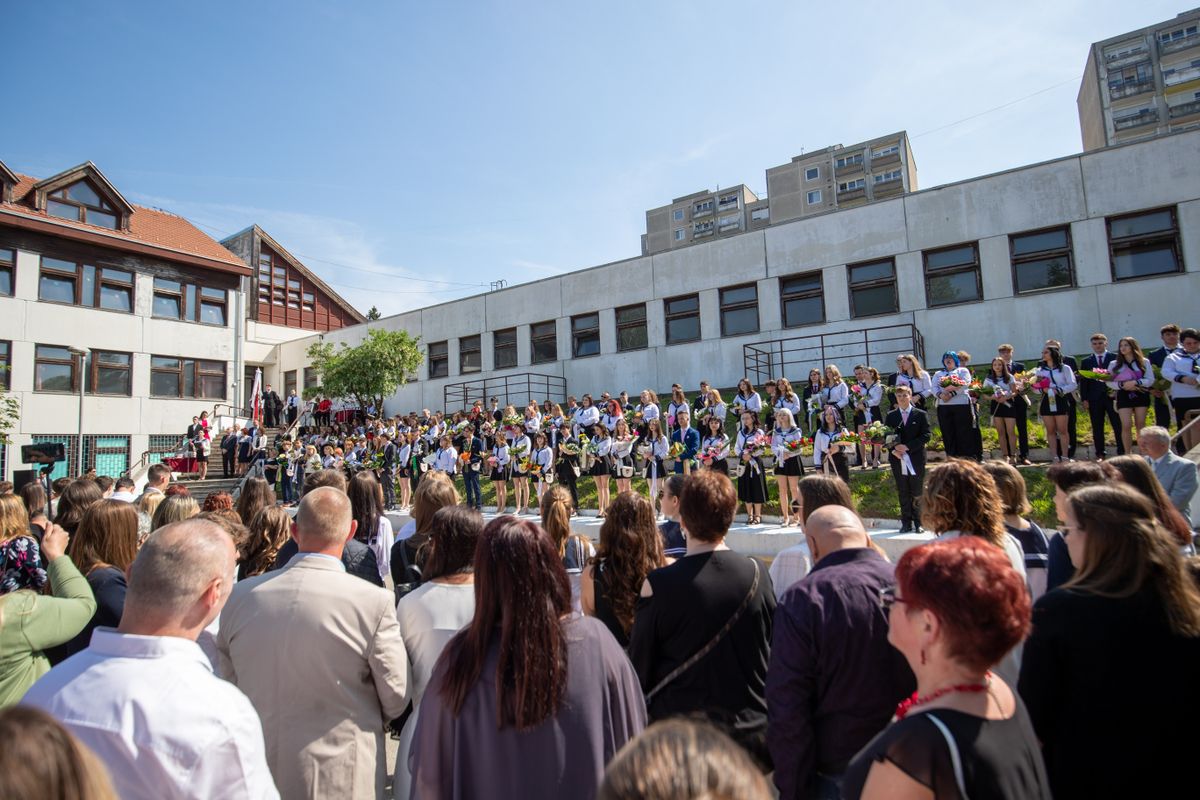 Ballagás a Bárdosban: 90 diák búcsúzott az iskola falaitól