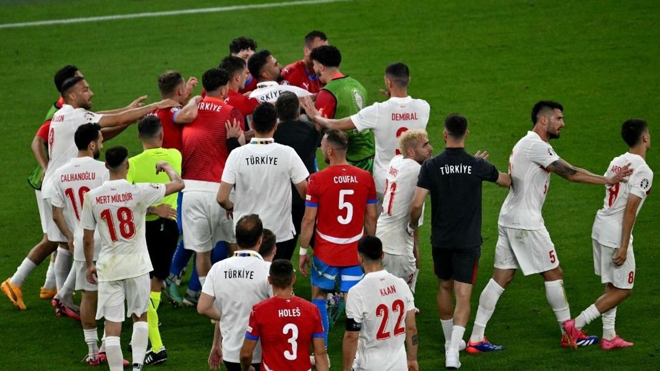 Török provokáció állt az erdélyi játékvezető második piros lapjának háttérben (videó)