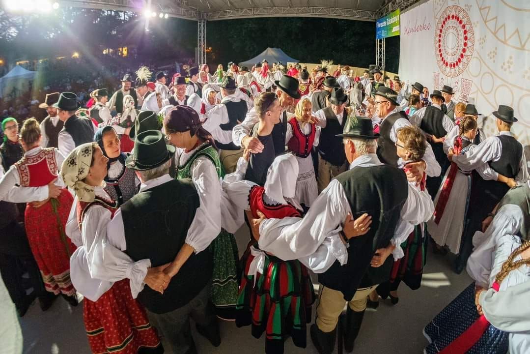 Újsonságokkal is jelentkezik a térség legngagyobb nép- és összeművészeti fesztiválja. A 24. Tatai Sokadalom péntek estétől vasárnap estig vár mindenkit az Angolkertbe.