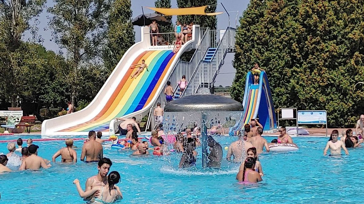 Fokozódik a hőség, egyre többen keresnek menedéket a vízpartokon, strandokon. Nem érdemes aggódnunk, ugyanis vármegyénkben jó, illetve kiváló a vízminőség a természetes és mesterséges fürdőhelyeken.