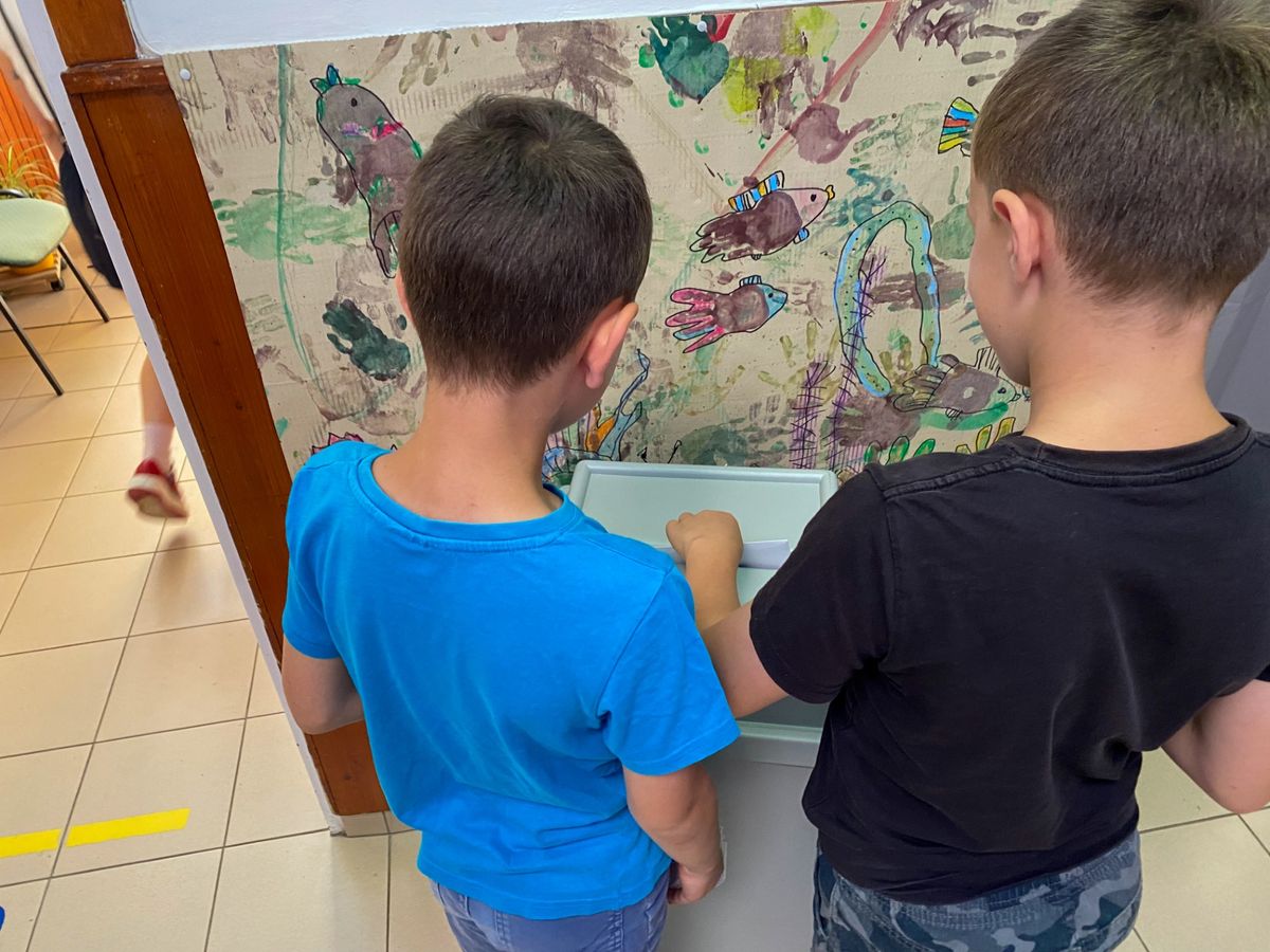 A gyerkőcök dobták urnába a leadott szavazatot a Kincseskert Óvodában