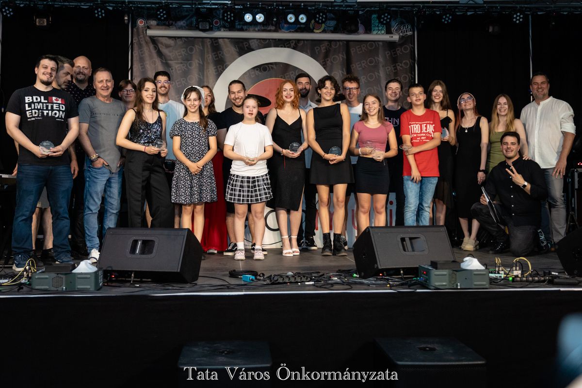 Évzáró koncerttel ünnepelték a tanév végét a Peron Music Könnyűzenei Tehetséggondozó és Képző Központban. A Peron színpadán közel 30 produkcióval léptek fel a fiatalok.
