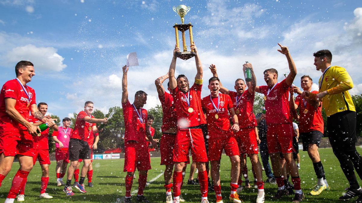 A bajnoki cím után a megyei kupa trófeáját is elhódította a Nyergesújfalu