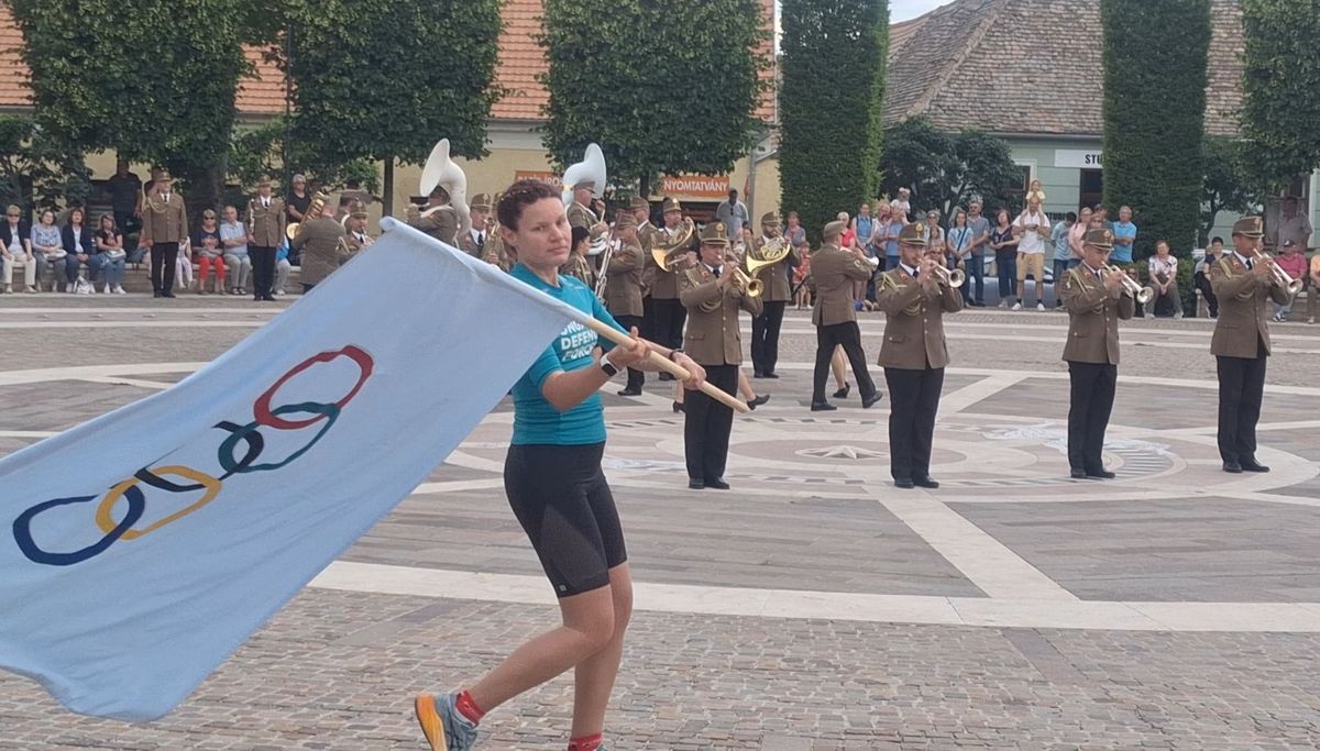 Péntektől a magyar olimpikonokért is izgulhatunk, köztük nyolc vármegyei sportolónak. A tatai dandárzenekar külön műsorral készült a nyári olimpia magyar indulóinak a tiszteletére. 